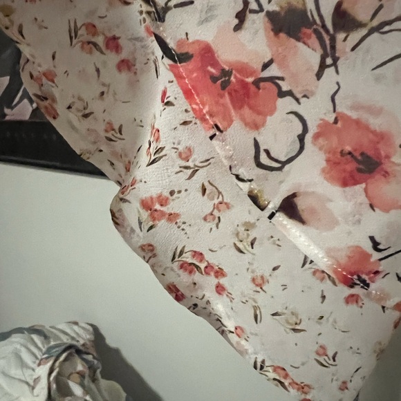 Floral Ruffle Blouse - Picture 6 of 6